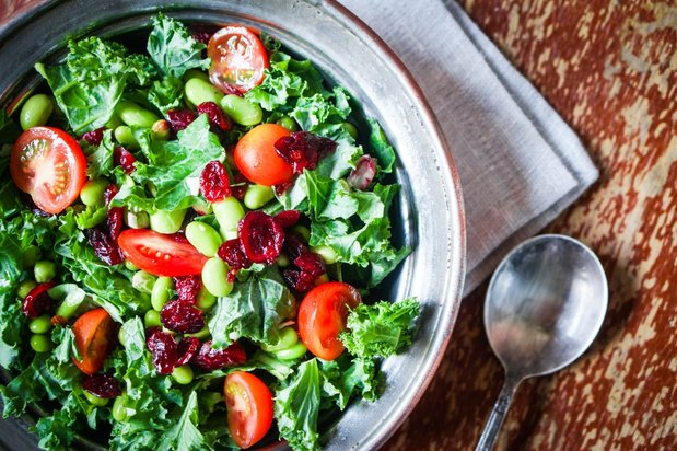 Frisk salat i tallerken