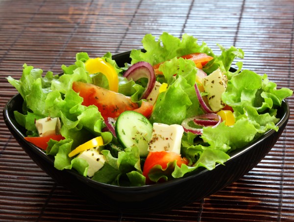 Tomatsalat med feta og rødløg
